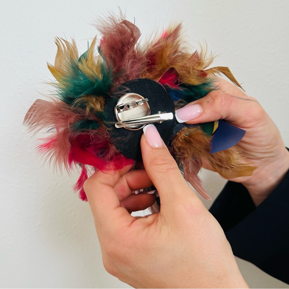 New Colorful Feather Brooch - Picture 7 of 8